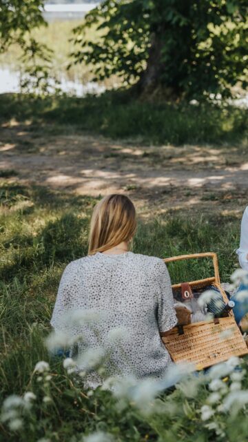 Fira midsommar i stämningsfull herrgårdsmiljö 💐

Njut av lugn, natur och god mat med vacker utsikt och avkopplande atmosfär.

Pris från 1 132:- / per person