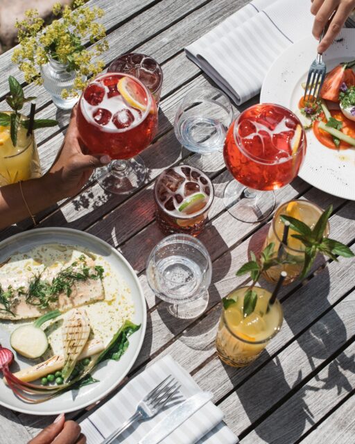 Uteserveringen är öppen ☀️
Kom för maten, stanna för viben!