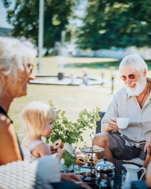 Nu är sommaren här på riktigt! ☀️

Den här veckan drar vi igång sommarmenyn och från den 1 juli har vi öppet varje dag, från morgon till kväll.

Kom förbi på frukost, fika eller middag, du hittar alla våra menyer på hemsidan. 

Vi ses i sommar!